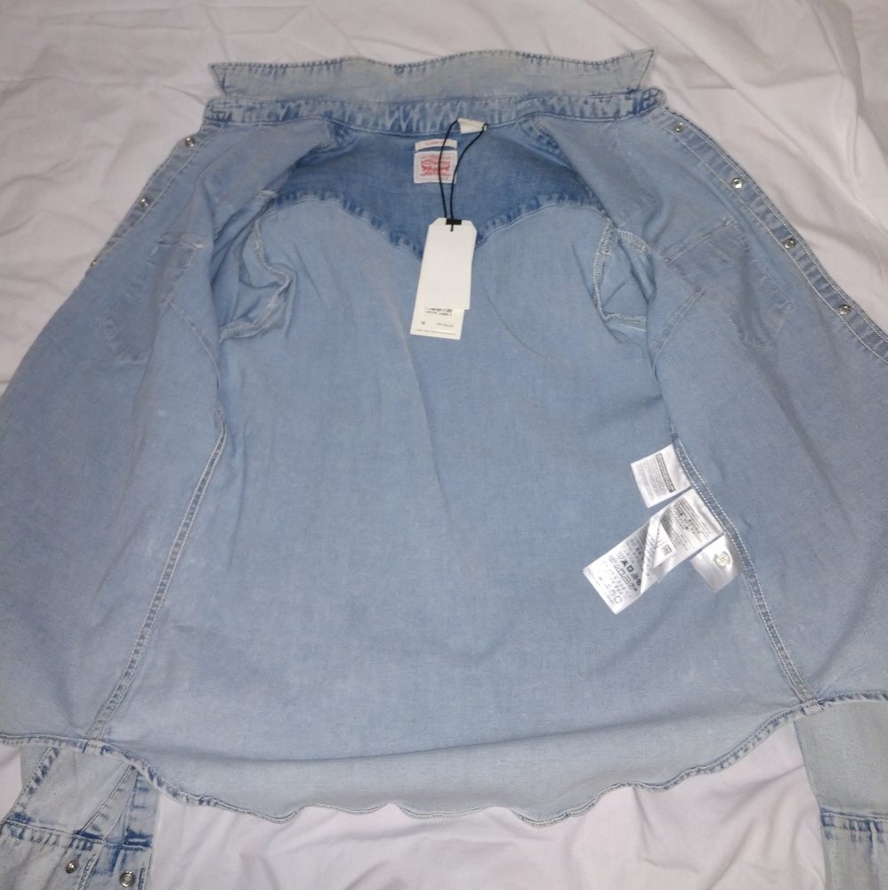 Levi's jean jacket. - Picture 8 of 13